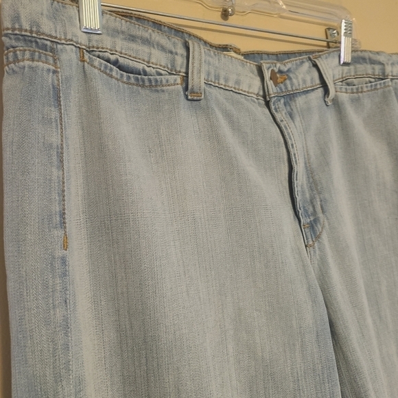 J. Brand | Women's Light Wash High Rise Wide Leg Malik Jeans (Size 32) - Picture 6 of 15